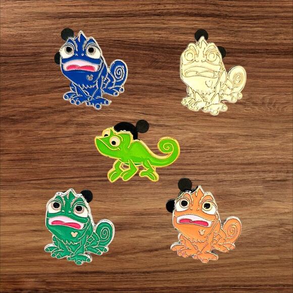 5 Tangled Disney Parks Trading Pins, Plus 2 Bonus Pins - Picture 1 of 2
